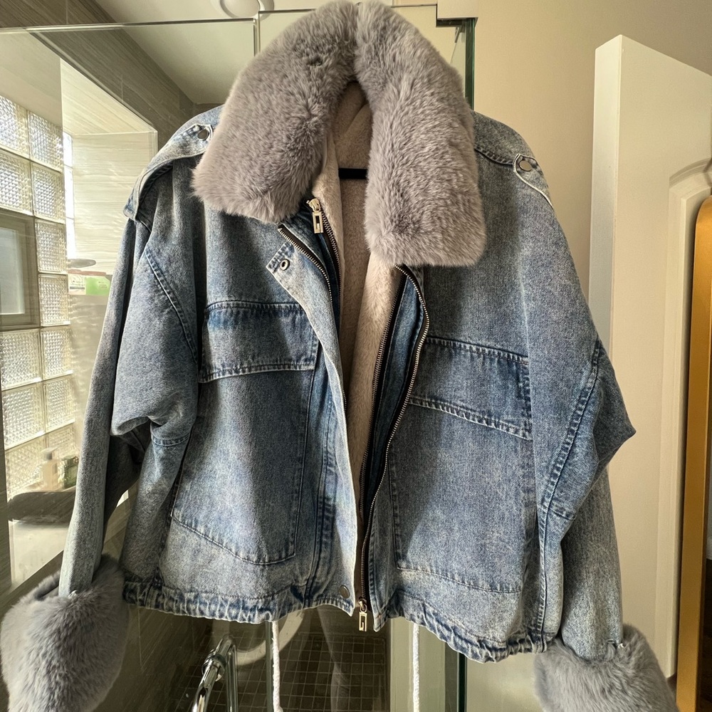 Fun jean jacket with fur